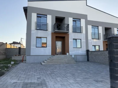Продаж котеджів з міськими комунікаціями