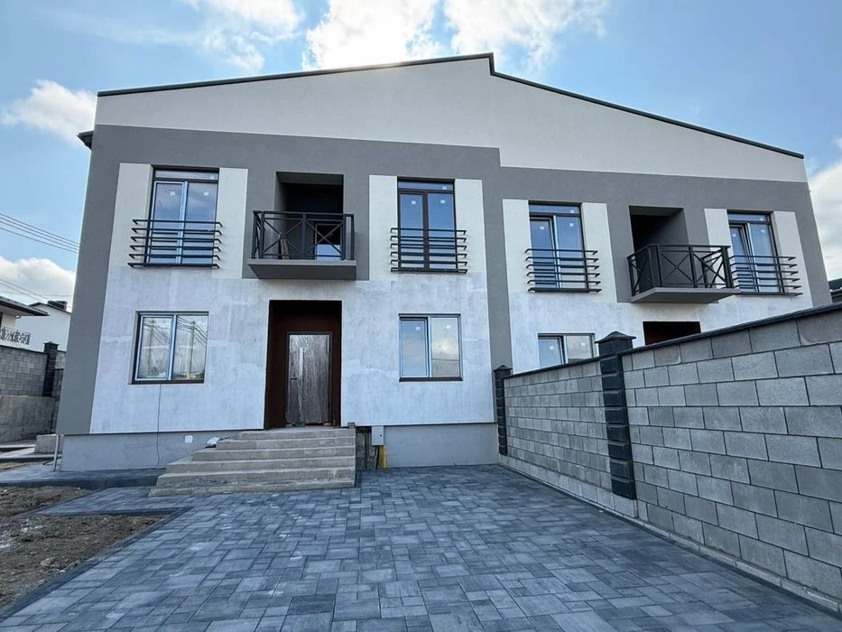 Продаж котеджів з міськими комунікаціями