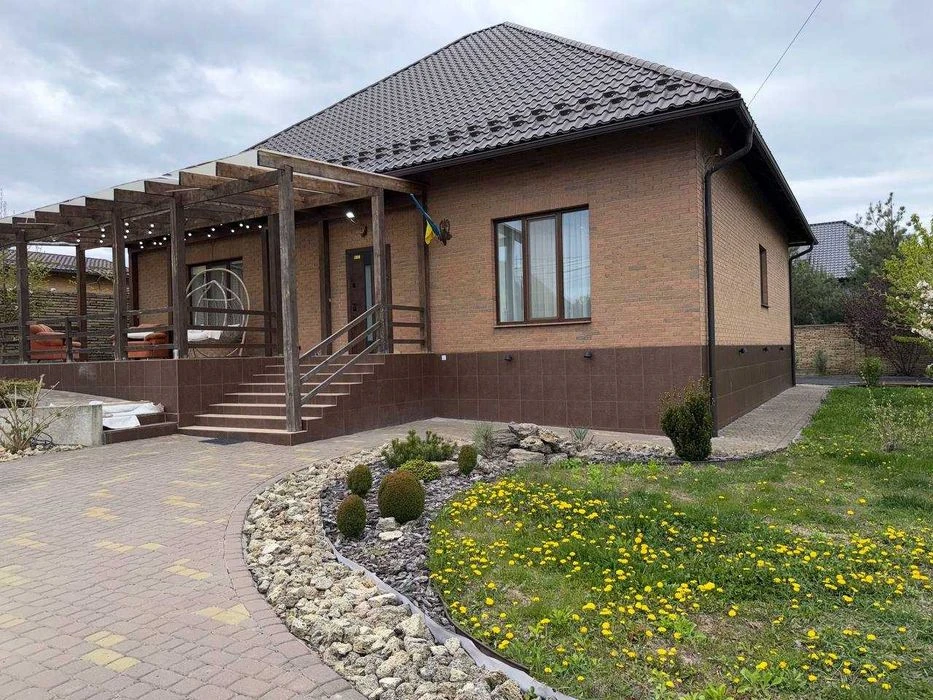 Продаж сучасного укомплектованого будинку в районі Старті