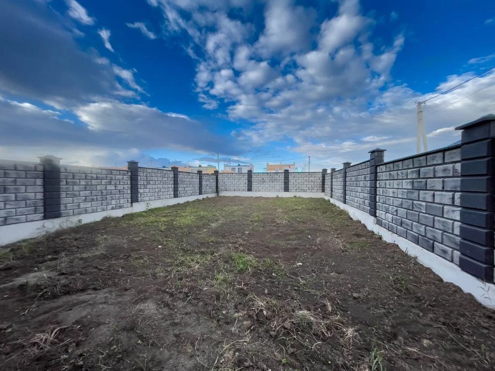 Продам дуплекс на Щасливому з ділянкою 3,3 сот та внутрішнім