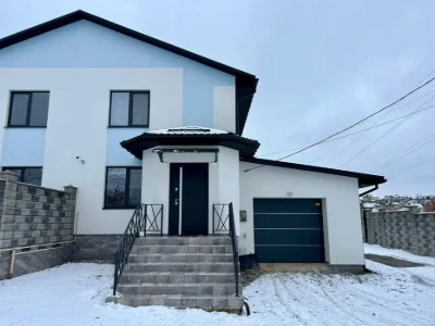 Власник.Продам котедж з ремонтом в м. Рівне, вул.Л.Ступницьк