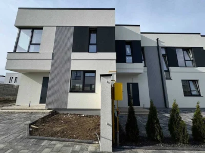 Сучасний котедж у престижному районі Щасливе. Міські комунік