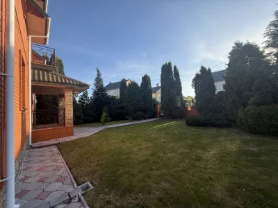Терміновий продаж будинку в місті з ділянкою  15 сотих.