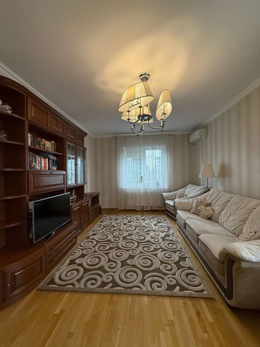 Продаж будинку в центрі міста!