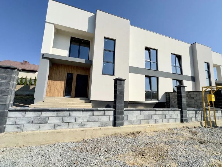 Є-оселя! Продаж котеджу з комунікаціями на ділянці 4,5 сот.,