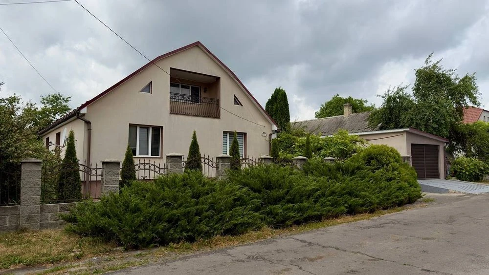 Продаж укомплектованого будинку з гаражем! Ділянка 15 сот!