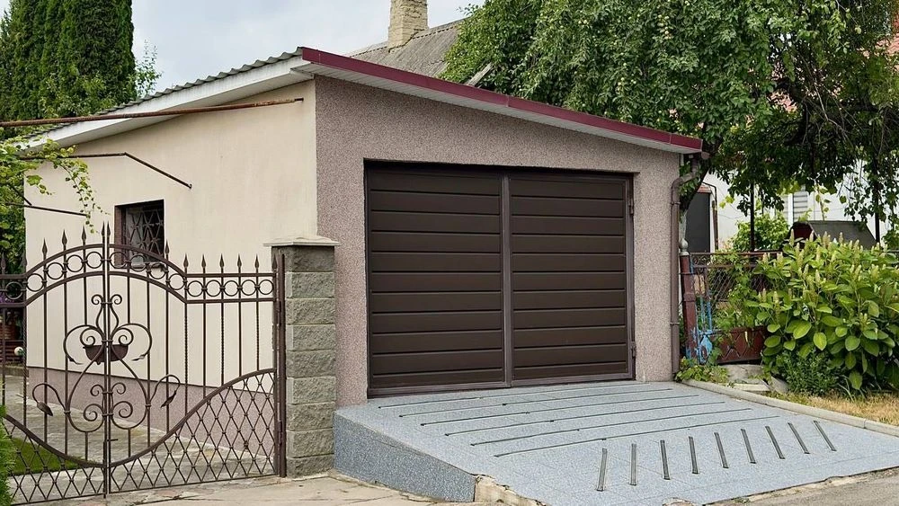 Продаж укомплектованого будинку з гаражем! Ділянка 15 сот!