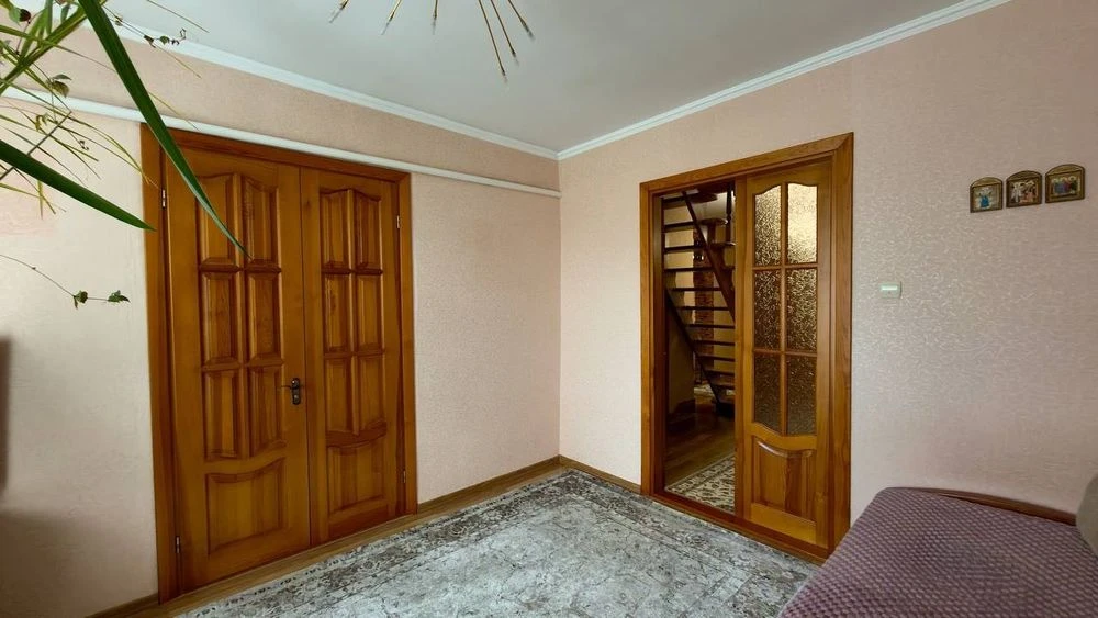 Продаж укомплектованого будинку з гаражем! Ділянка 15 сот!