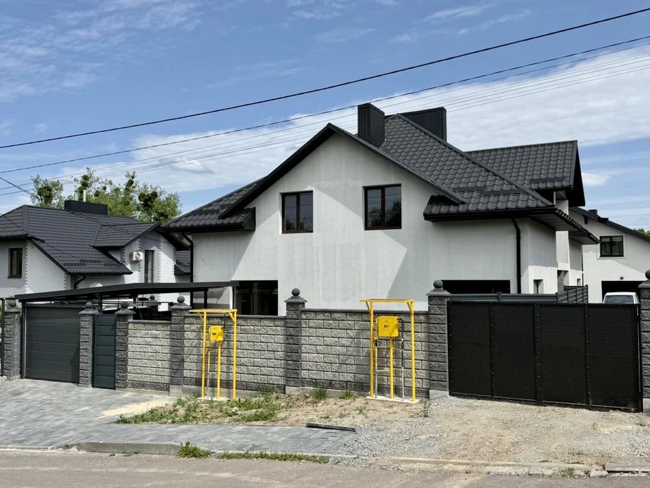 Продається Котедж м.Рівне вул.Бурштинова
