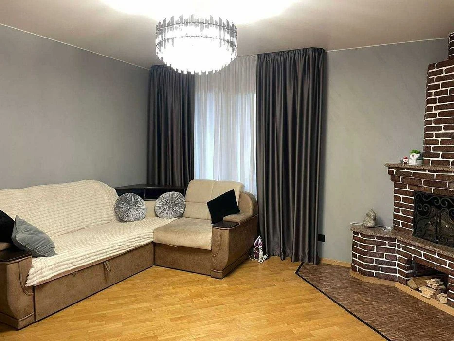 Продам будинок 246 м² з сауною, каміном, двома гаражами та B