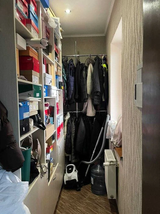 Продам будинок 246 м² з сауною, каміном, двома гаражами та B
