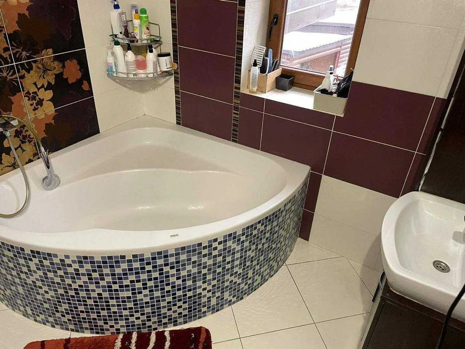 Продам будинок 246 м² з сауною, каміном, двома гаражами та B