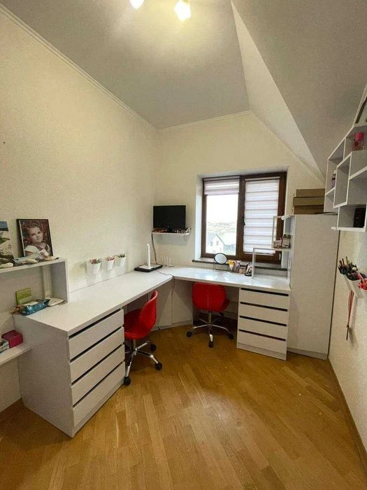 Продам будинок 246 м² з сауною, каміном, двома гаражами та B