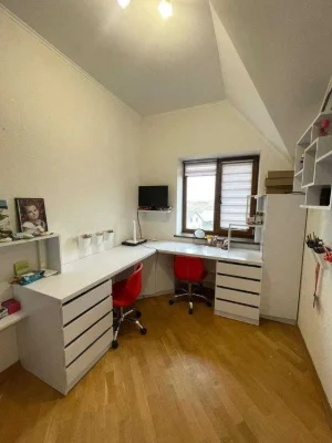 Продам будинок 246 м² з сауною, каміном, двома гаражами та B