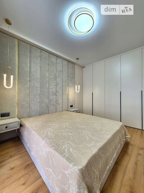 Продаж 1к квартири 42 кв. м на вул. Михайла Максимовича 26В