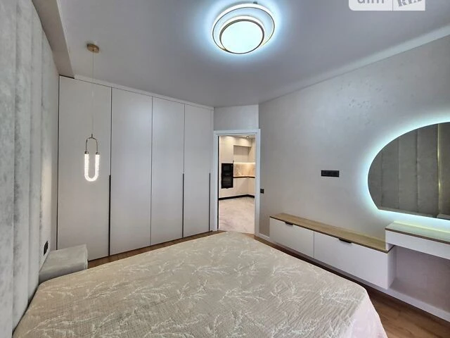 Продаж 1к квартири 42 кв. м на вул. Михайла Максимовича 26В