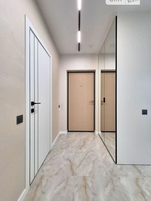 Продаж 1к квартири 42 кв. м на вул. Михайла Максимовича 26В