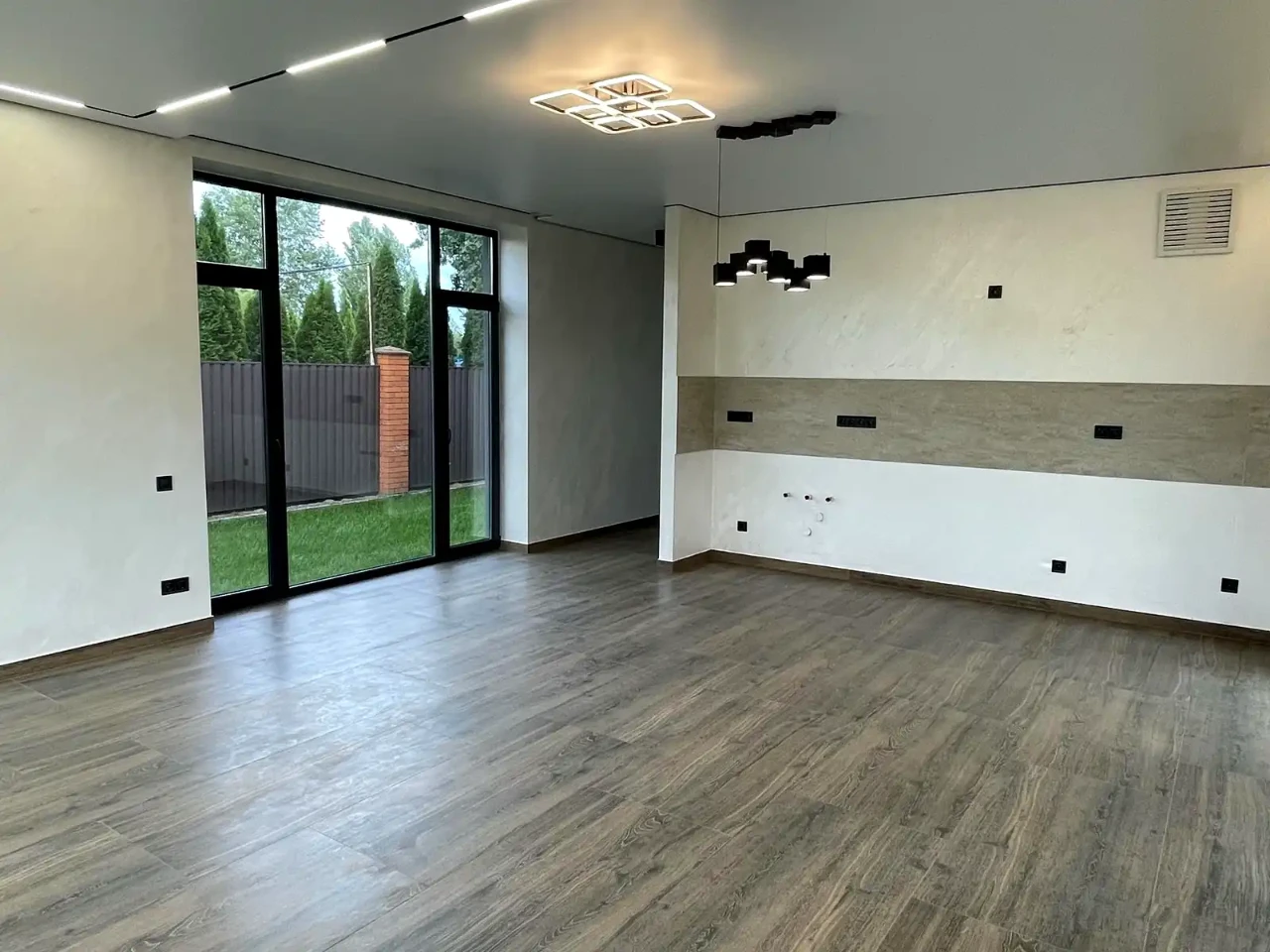 Продаж будинку 141 м² 6 сот.