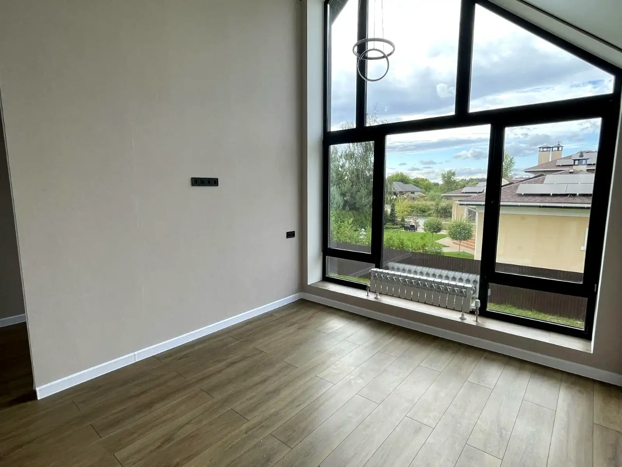 Продаж будинку 141 м² 6 сот.