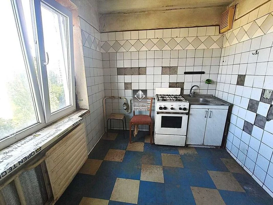 Продаж 3-кімнатної квартири, вул. Чарівна, Шевченківський ра