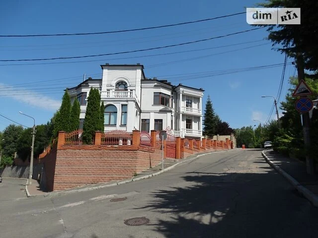 Продаж 3 поверхового будинку з гаражем і ділянкою на 10.01 с