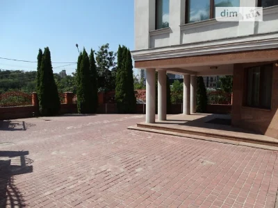 Продаж 3 поверхового будинку з гаражем і ділянкою на 10.01 с