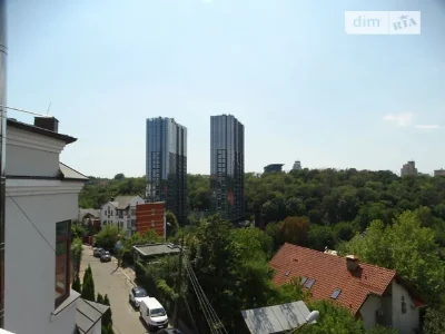 Продаж 3 поверхового будинку з гаражем і ділянкою на 10.01 с