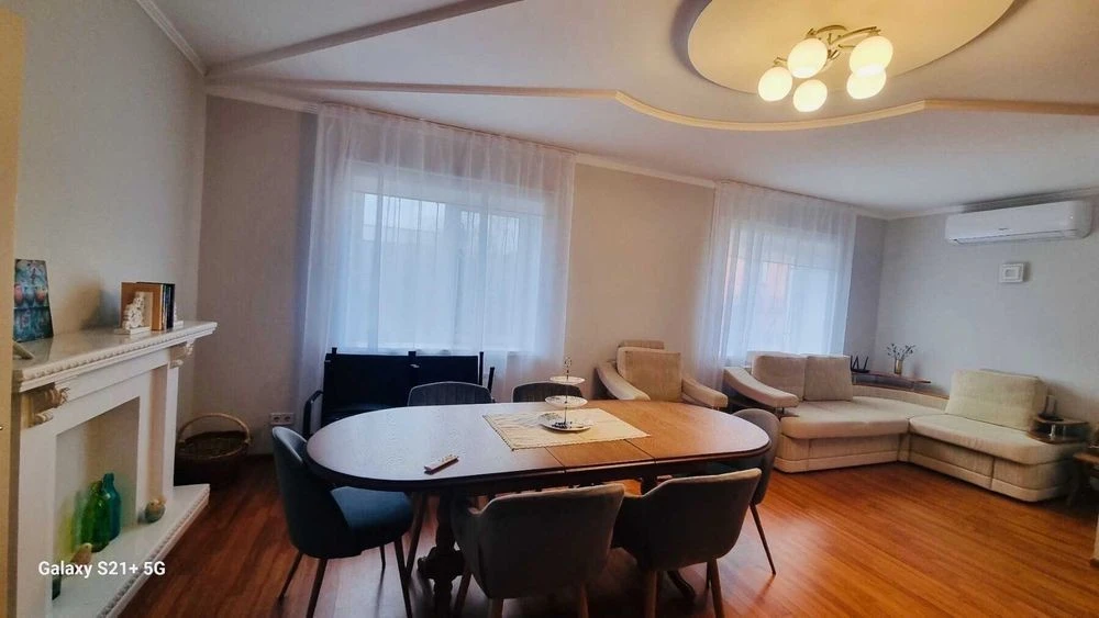 Продам 2 эт. дом 230 кв. м. на Оболоне, КГ Чернобылец, 8 сот