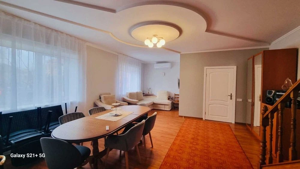 Продам 2 эт. дом 230 кв. м. на Оболоне, КГ Чернобылец, 8 сот