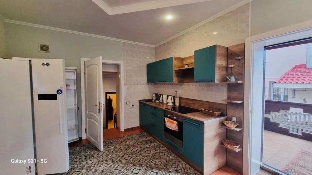 Продам 2 эт. дом 230 кв. м. на Оболоне, КГ Чернобылец, 8 сот