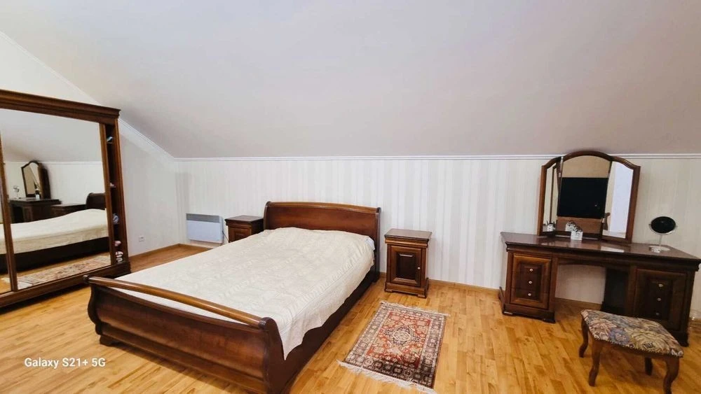 Продам 2 эт. дом 230 кв. м. на Оболоне, КГ Чернобылец, 8 сот