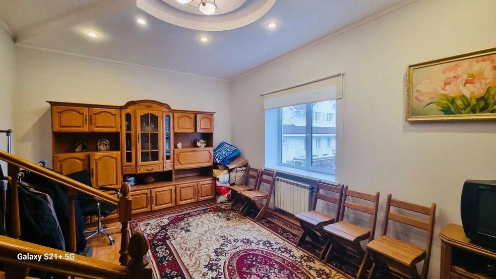 Продам 2 эт. дом 230 кв. м. на Оболоне, КГ Чернобылец, 8 сот