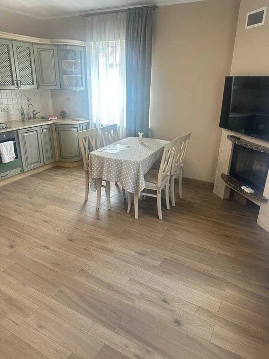 Продаж 2-го будинку 104 кв. м, 6 соток, с\т "Нивки", м. Жито