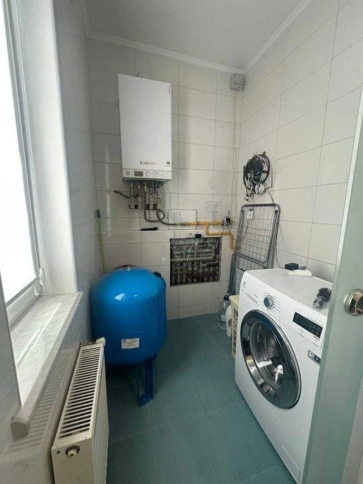 Продаж 2-го будинку 104 кв. м, 6 соток, с\т "Нивки", м. Жито