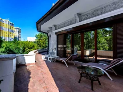 Будинок. Київ, Петра Радченка вул.