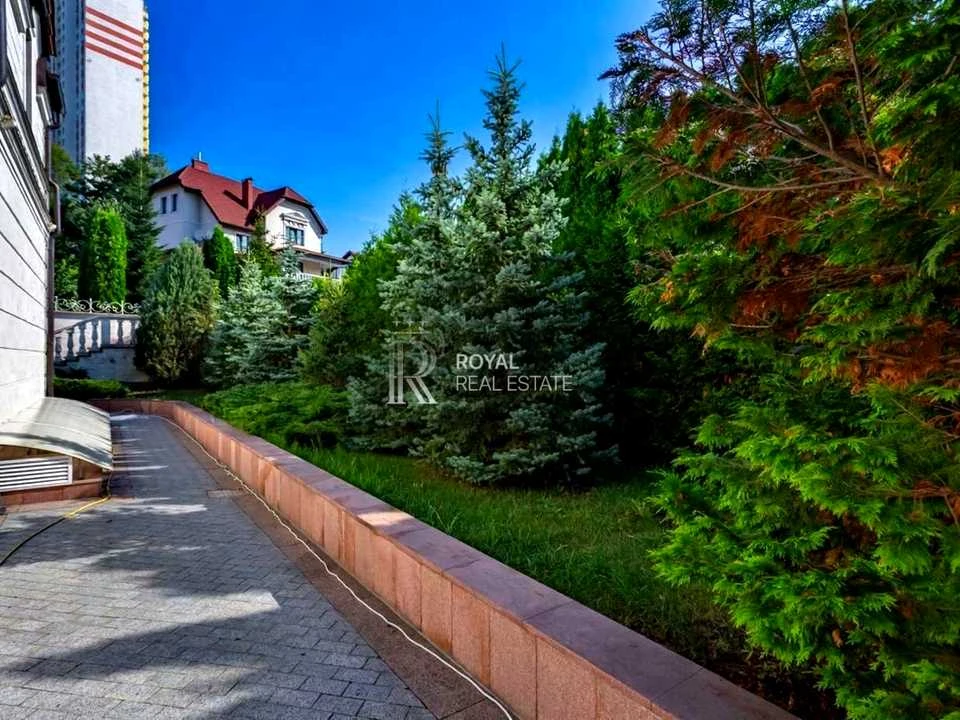 Будинок. Київ, Петра Радченка вул.
