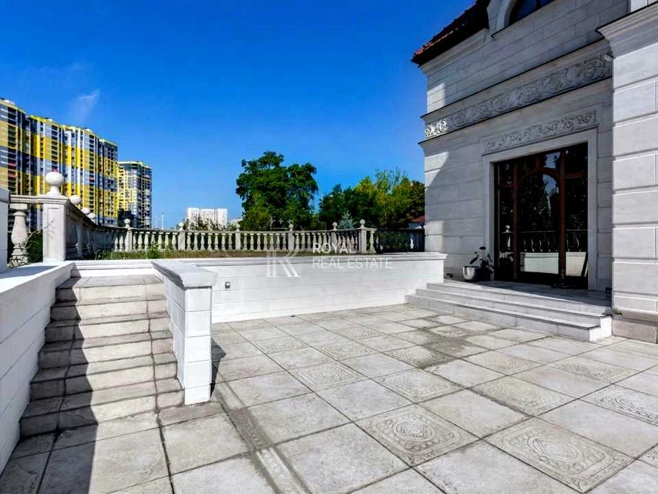 Будинок. Київ, Петра Радченка вул.