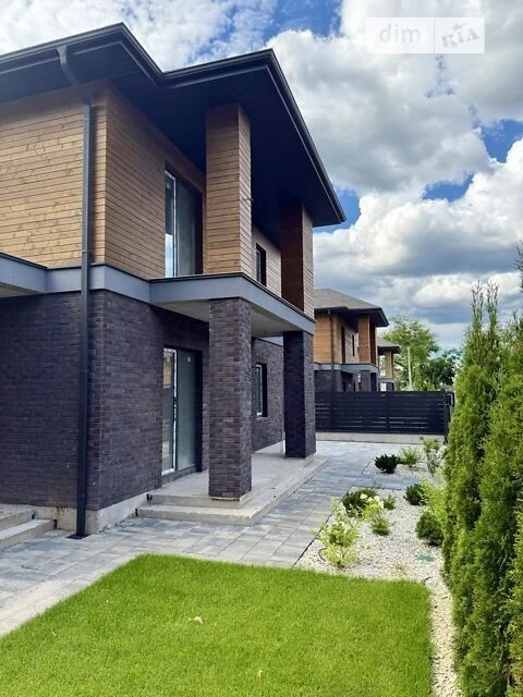 Продаж 2 поверхового будинку з балконом і ділянкою на 5 сото