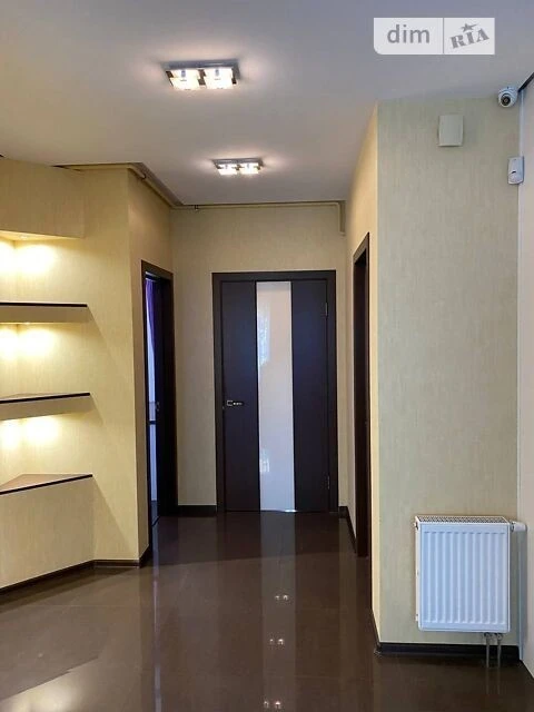 Продаж 3 поверхового таунхауса з ділянкою на 272 кв. м., 140