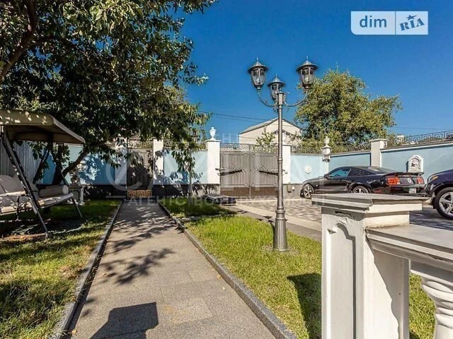 Продаж 3 поверхового будинку з балконом і ділянкою на 6.5 со