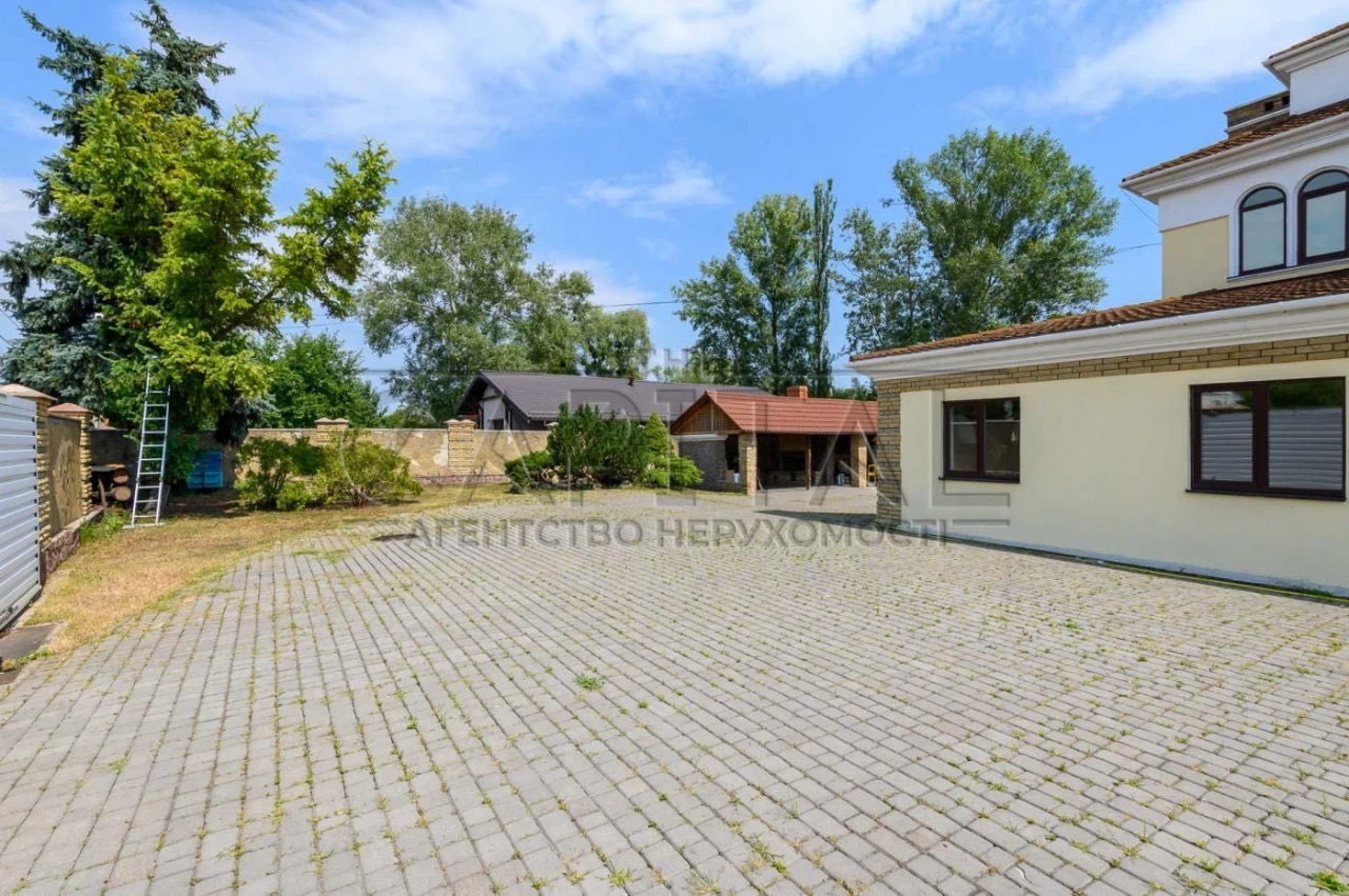 Продаж Віта-Литовська комплексу в Києві  753м² 42 сотки біля