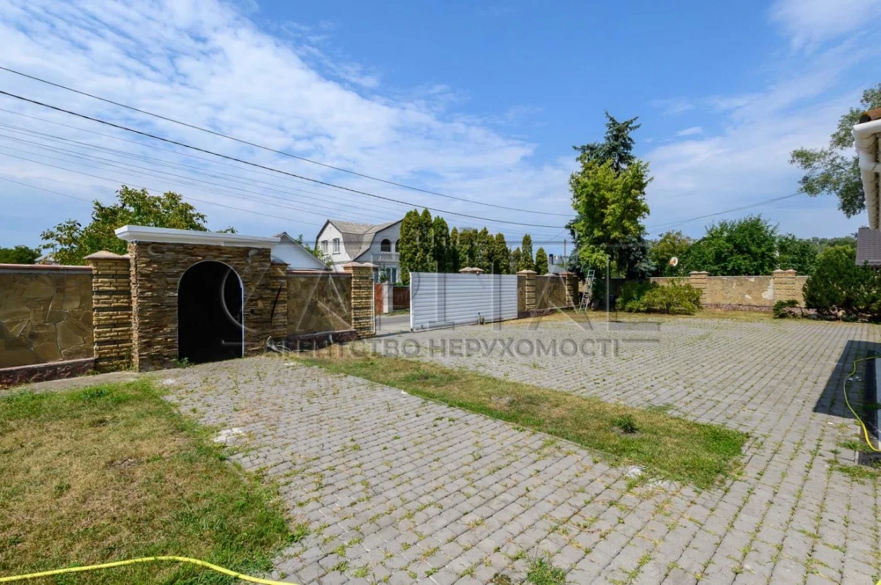 Продаж Віта-Литовська комплексу в Києві  753м² 42 сотки біля