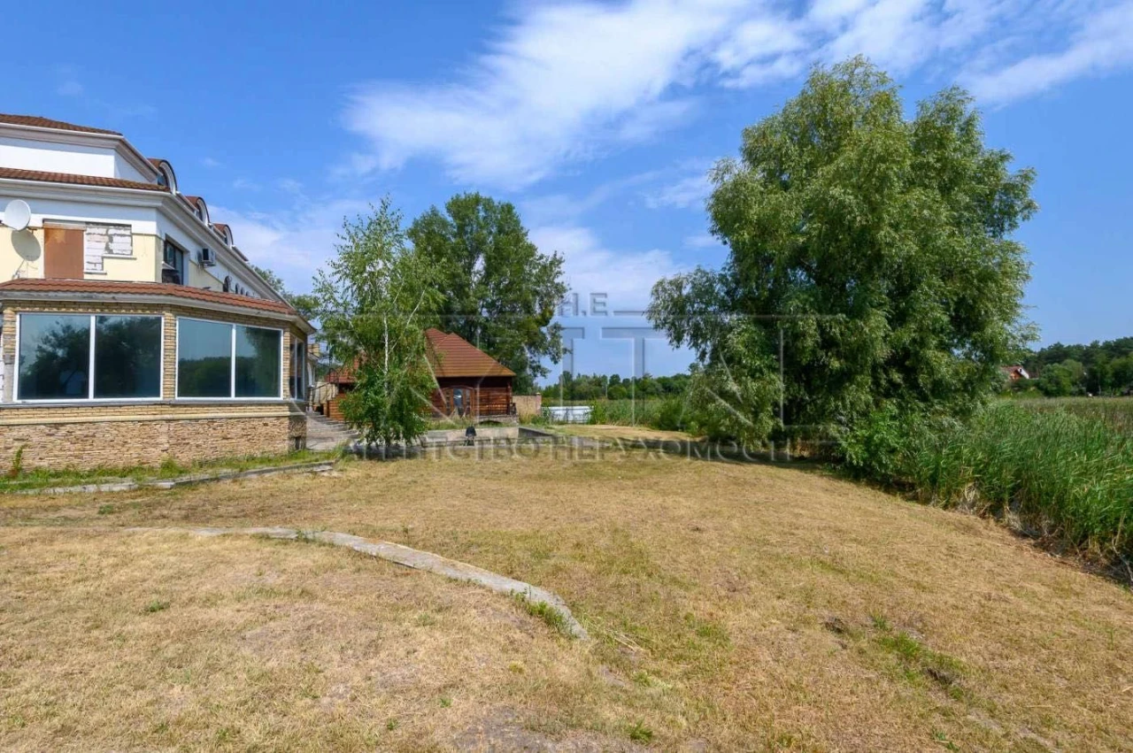 Продаж Віта-Литовська комплексу в Києві  753м² 42 сотки біля