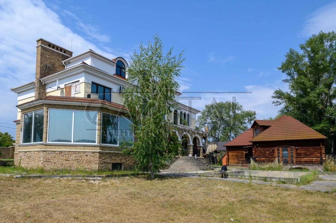 Продаж Віта-Литовська комплексу в Києві  753м² 42 сотки біля