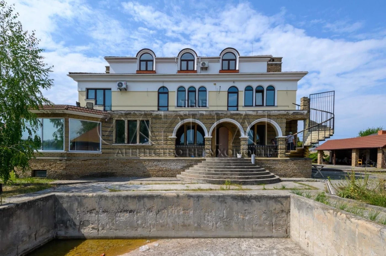 Продаж Віта-Литовська комплексу в Києві  753м² 42 сотки біля