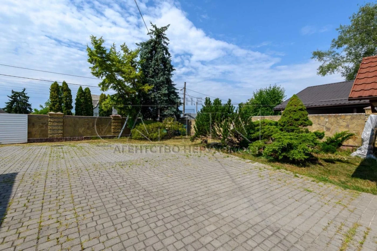 Продаж Віта-Литовська комплексу в Києві  753м² 42 сотки біля