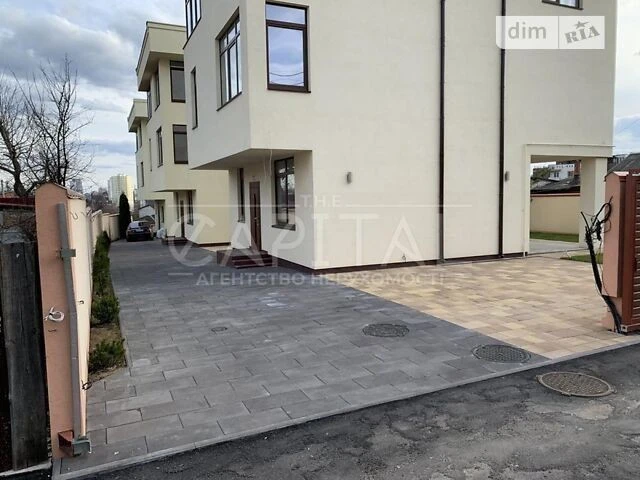 Продаж 3 поверхового будинку з ділянкою на 3 сотки, 300 кв.