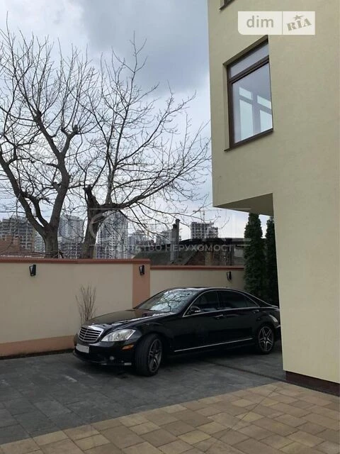 Продаж 3 поверхового будинку з ділянкою на 3 сотки, 300 кв.