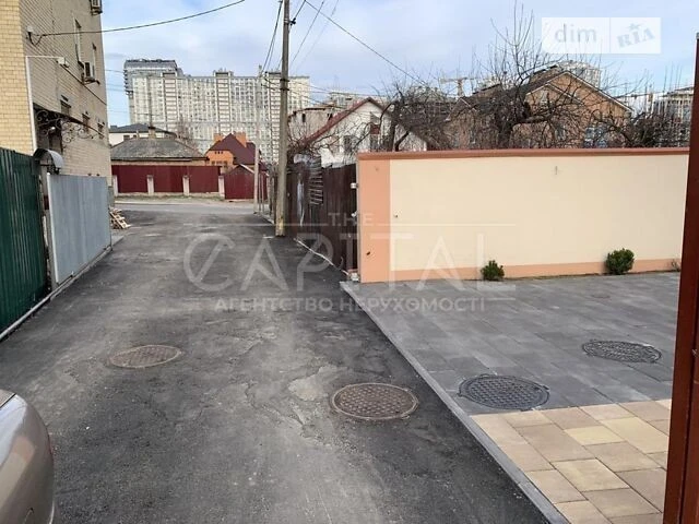 Продаж 3 поверхового будинку з ділянкою на 3 сотки, 300 кв.