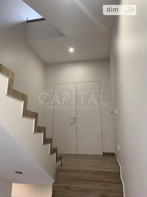 Продаж 3 поверхового будинку з ділянкою на 3 сотки, 300 кв.